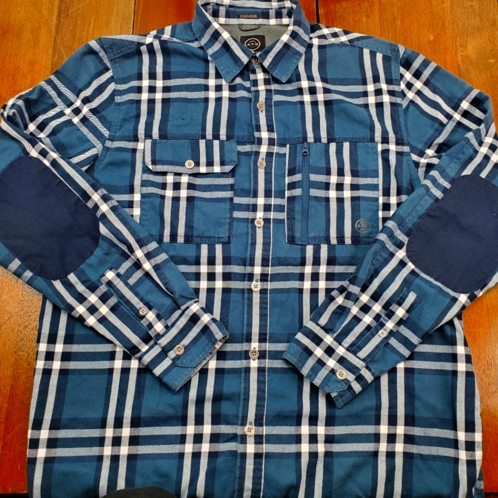 Wrangler ATG Long Sleeve Shirt Mens Size Medium Plaid All Terrain Gear Button